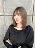 レイヤーカット × ナチュラルベージュ