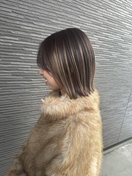 フィーカ(fika) 根元が伸びても気にならないPrayingcolor 担当岩松