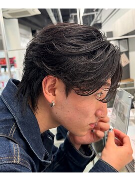 ピア ヤクイン(Pia Yakuin) センターパートウルフ、前下がり