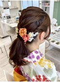 編み込みとねじりのダウンポニー風