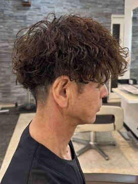 ヘアーアンドビューティーガーデン(HAIR AND BEAUTY GARDEN) 波巻きスパイラルパーマシャドウパーマメンズ刈り上げ緩め40代