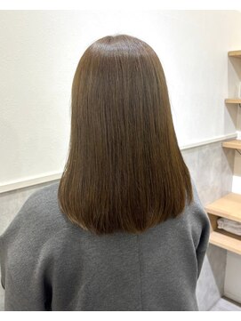 ロッカ(ROCCA) まとまり抜群艶ストレートミディ