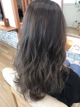 ロビー(LOBBY) 『LOBBY』三浦 透け感ハイライトグレージュイルミナカラー