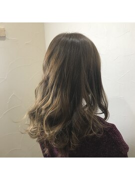 キャラ シャローネ 池袋(Chara Chalone) 柔らかアッシュベージュ！【キャラシャローネ池袋】