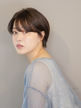 七ッ星+ 柔らかアッシュブラウンショート