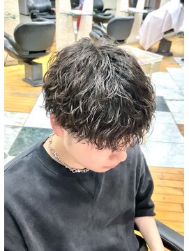 アサクラ シンキタ(ASAKURA SHINKITA) 縦落ちパーマ