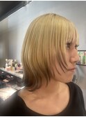 ホワイトブロンドのエンドカラー