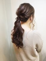 コンパス(COMPASS) ねじりヘアアレンジ