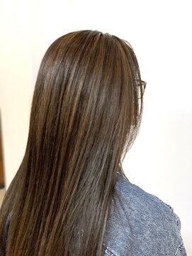 クオリス 上板橋店(QUALIS) ハイライトウィービング/ロングストレートヘア/ツヤ髪美髪/小顔