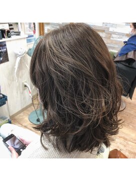 ハウオリ ヘアーワークス(Hauoli hair works) ロブ×シースルーハイライト×ハニーシルバーグレー