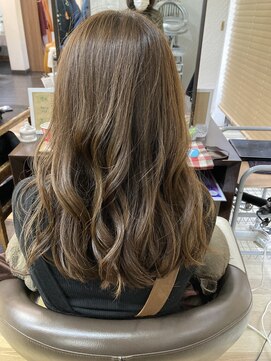 アトール(ATOLL by INFINI) 明るめのベージュカラー