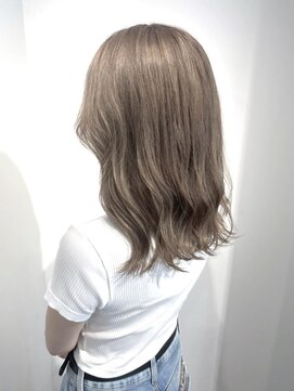 クアトログランシュ 水戸店(QUATRO×GranCieux) ミルクティーベージュ【水戸/ブリーチ/カラー】