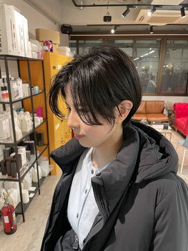 コワファーストナガサキシャンプーボーイ(COIFF1RST NAGASAKI SHAMPOO BOY) 大人ショートボブ丸みショートカットマッシュショート前髪あり