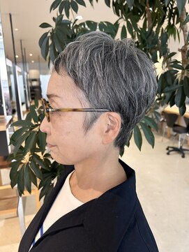 グレイヘア　ベリーショート