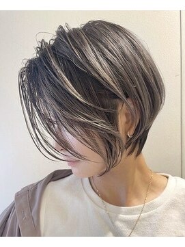 ウル(ulu) ショートレイヤー　ハイライト　透明感カラー名東区