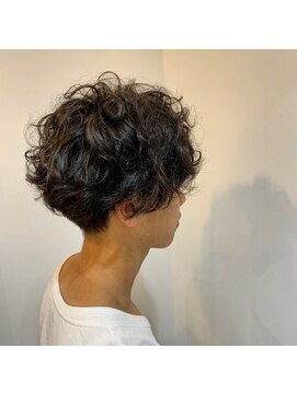 メンズ マッシュ パーマ 外ハネ メンズカット L ニアウ バイ スタンヘアー Niau By Stun Hair のヘアカタログ ホットペッパービューティー