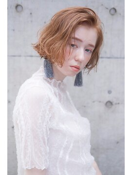 エイミー(Aimee) Aimee アプリコットベージュ×ナチュラルウェーブボブ