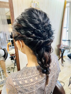 ルチル(Rutile) 編み込みハーフアップ