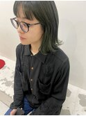 モスグリーン×ミディアムヘア