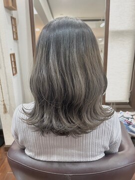 美容室 メザミー MESAMIES 大人かわいいウェーブアッシュベージュ20代人気