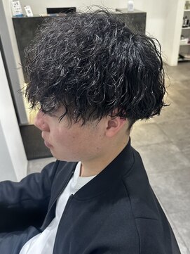 ヒュイル バイ ニアウ(Hwyl by Niau) メンズマッシュパーマツイストパーマスパイラルパーマ刈り上げ