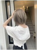 ハイトーングレージュ×ショートボブ