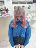 イェッカ パビル(YECCA pabil)&nbsp;ブロンドとピンクのデザイン