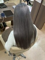 アウラ(AURA)&nbsp;盛岡ブリーチカラーミディアムレイヤーカットミルクティーカラー