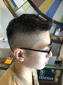 バーバー アカダマ ネオ刈り上げ