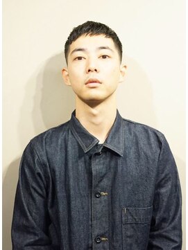 レベル(REVEL) ナチュラルクロップ　フェード　ベリーショート