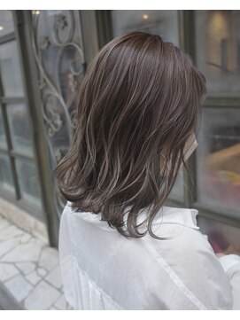 シャル オカチマチ 上野御徒町(shalu) 馴染ませハイライト　ミディアムボブ