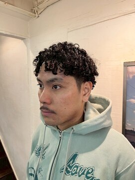 ビーバイエイトジェンツ(Bee by EIGHT GENTS) ブルーブラック/スペインカール/スパイキーショート/心斎橋