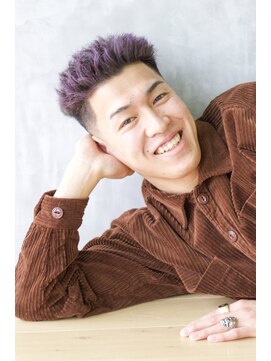 にもう ショートパンク　スキンフェード  パープルカラー