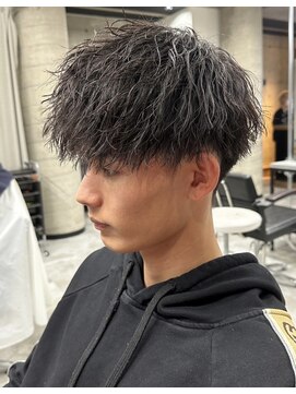 イーラ(era) 緩めツイストスパイラルパーママッシュ刈り上げツーブロック