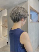 グレーシルバーカラーハイトーンカラーショート大人透明感カラー