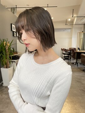 イル 大阪淀屋橋(i'll) アッシュカラーグレーベージュ黒髪前髪パーマくびレイヤー