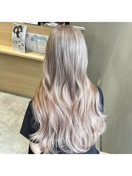 アヴァンス 京橋店(AVANCE) ハイトーンといえばホワイトカラー