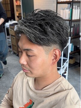 アミーゴ(AMIGO) フェザーショート ホワイトメッシュ テーパーフェード