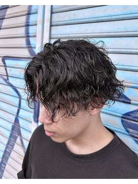 シザーズ(SCISSORS) センターパート/ツイストスパイラル/波巻きパーマ/barber