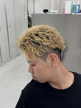 短髪ブリーチパーマ