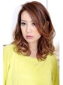 かき上げ前髪の大人パーマスタイル