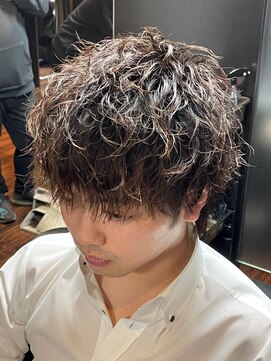 ミリオンバックス 上野(Million Bucks) フェードカット/かき上げ/サイドパート<理容室>[メンズ/上野]