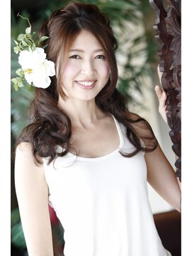 エニー(ENi) 可憐なフラガール風アレンジ