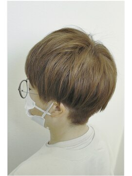 ビアージュ(Viage) :マッシュショート　:刈り上げ　:オレンジベージュ