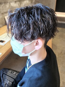 ニアウ 太田店(Niau) センターパートツイストスパイラルパーマメンズ波巻きパーマ