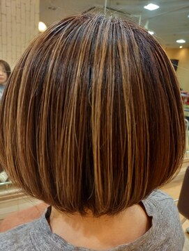 シャンプーボーイ 白髪ぼかしハイライト