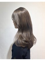 エル バイ ホーム(L by HOME)&nbsp;透け感カラー　グレージュ　流れる顔周りカット　レイヤーカット