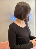 切りっぱなしボブ×オリーブグレージュ
