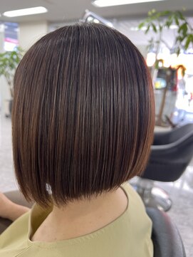 サロンドニケ 前下がりボブ　白髪染め