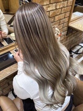 エレン バイ アルティナ(Ellen by artina) 細めハイライト/バレイヤージュ/外国人風